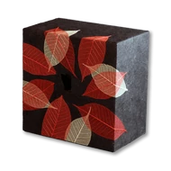 Levélmintás urna természetes anyagokból - nagy méret