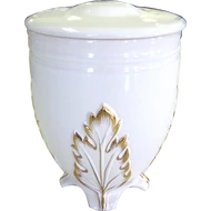 Aranyozott, levél mintás fehér kerámia urna Aranyozott, levél mintás fehér kerámia urna