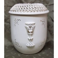 Vanda fonott urna kehely motívummal